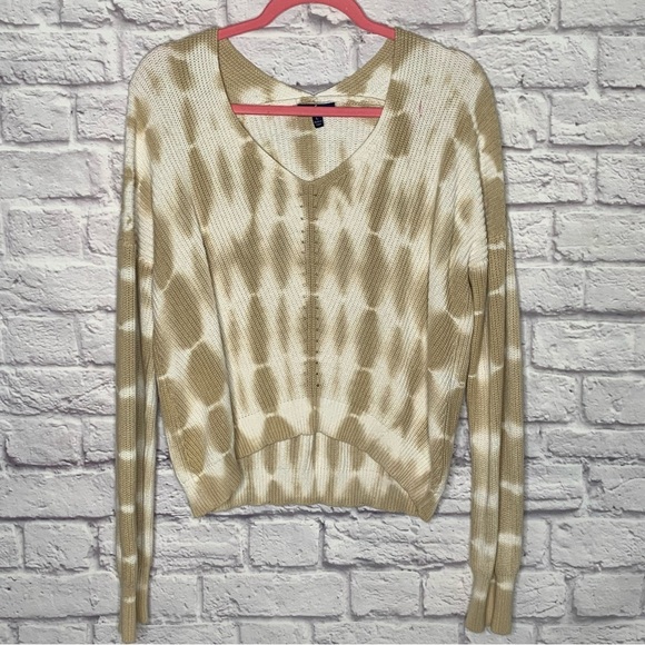 Freshman Tan And Ivory Tie-Dye V-Neck Knit Sweater - Picture 4 of 12